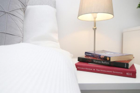 Premium Guesthouse, Fast Wi-Fi, Street Free Parking, Central, Fully Equipped